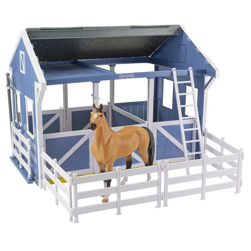 BREYER DELUXE COUNTRY STABLE W/ HORSE &amp; WASH STALL
